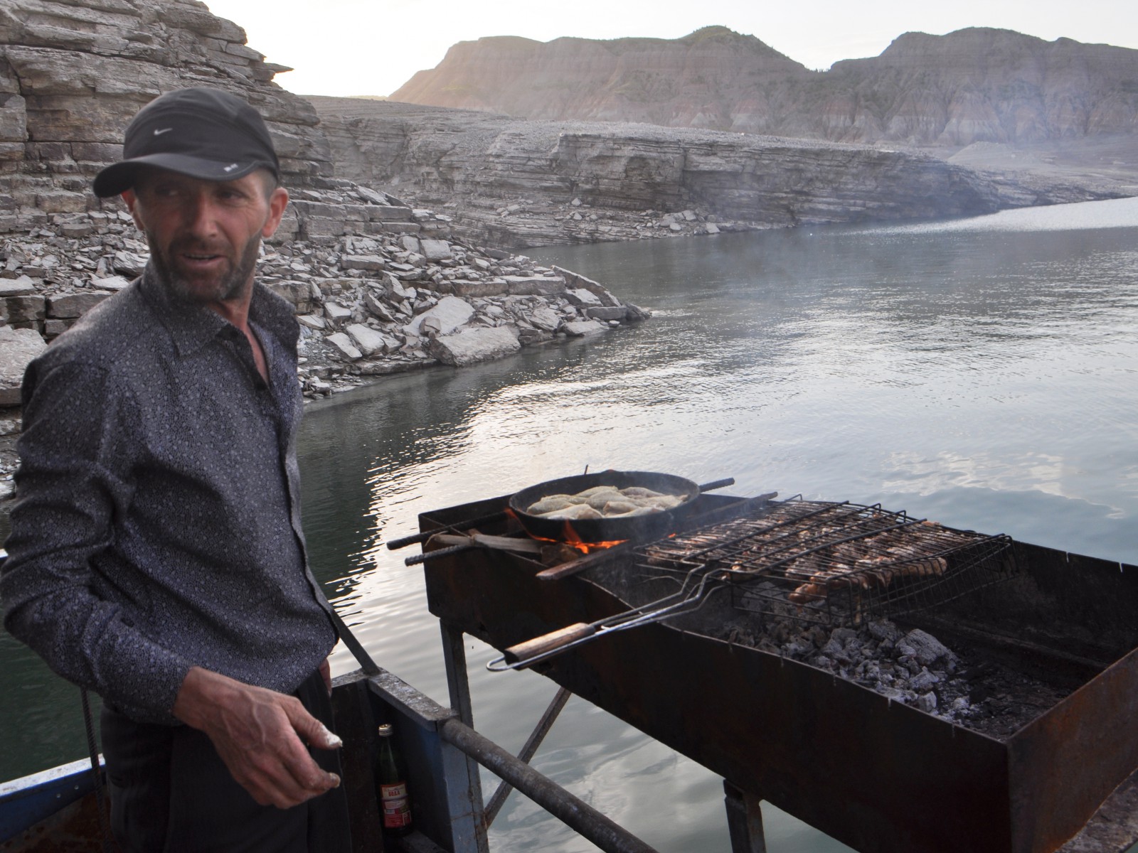 Приезжают на Чиркей порыбачить, пожарить шашлыки...