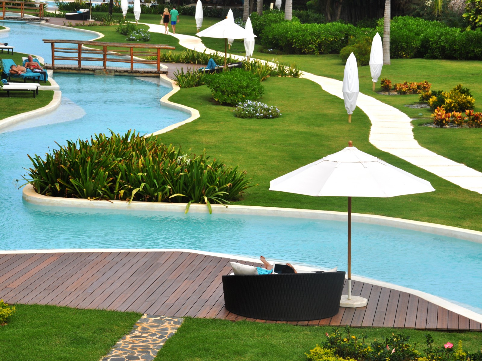 Бассейны струятся по всему Zoetry Agua Punta Cana, фото Константин Исааков