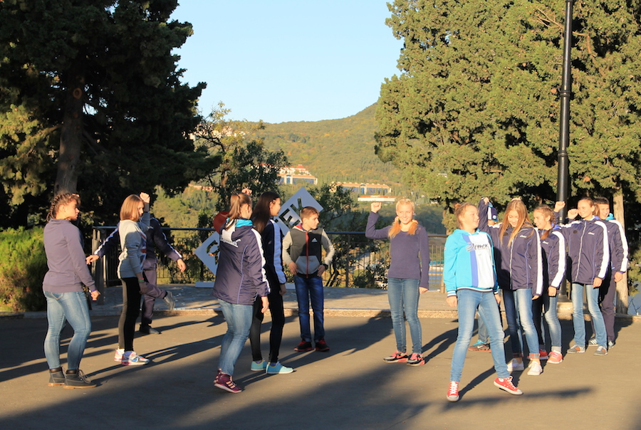 В летнее время организуются отряды по интересам