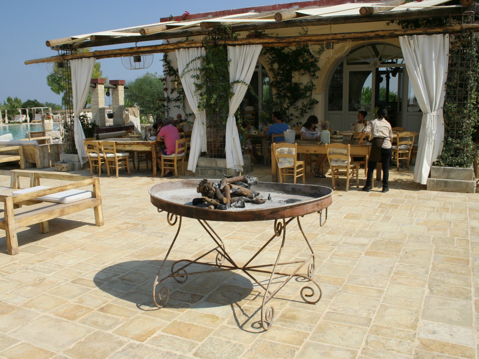 Ресторан у бассейна Алексеев Олег