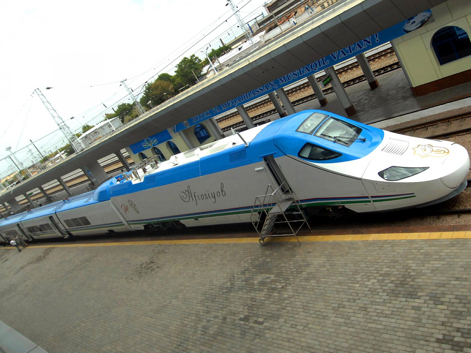 Высокоскоростной поезд Аfrosiyob