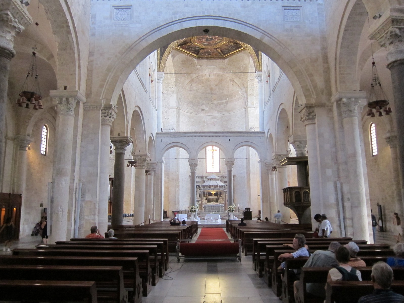 Служба еще не началась, фото Олег Алексеев