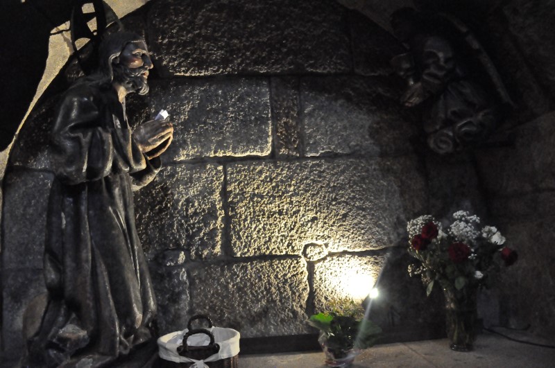 А внутри все настраивает на размышления о смысле жизни, фото Константин Исааков