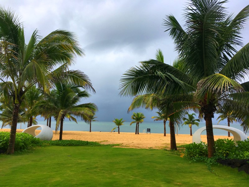 Хайнань – пляжная столица Китая. Здесь отличные пляжи с белым песком и чистое море , © А. Полянская