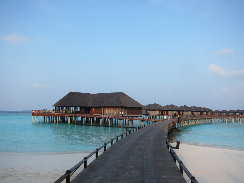 Виллы на сваях в лагуне, © О.Алексеев