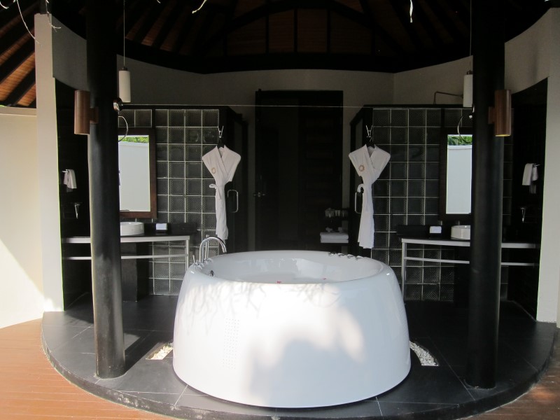 Джакузи во внутреннем дворике, © О.Алексеев