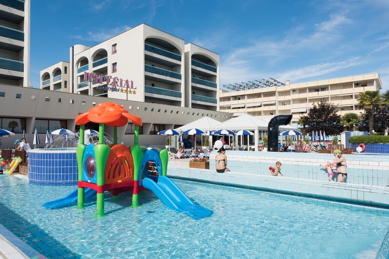 Апартамент-отель Holiday