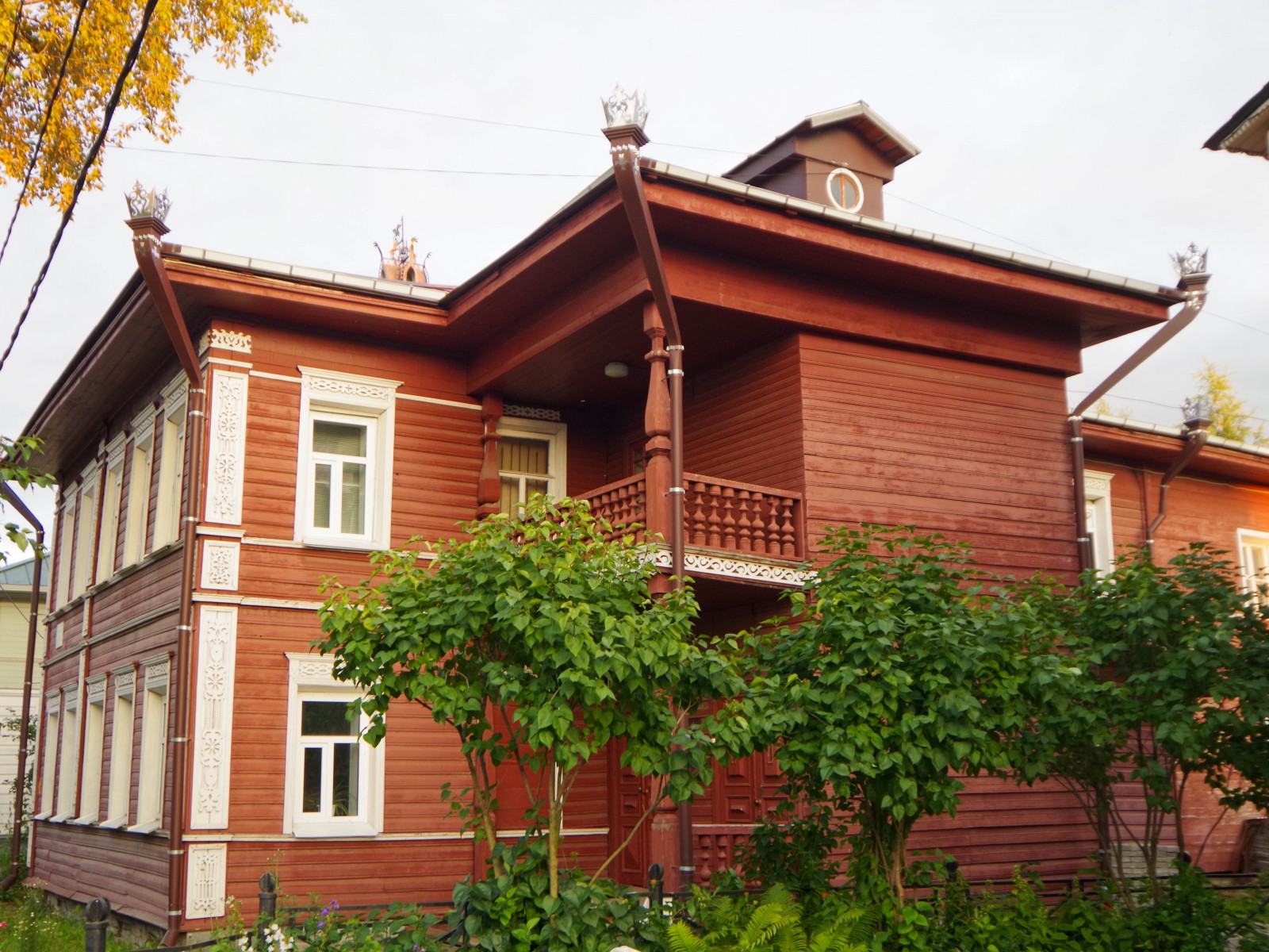 В доме, где резной палисад, © Леднёва В.