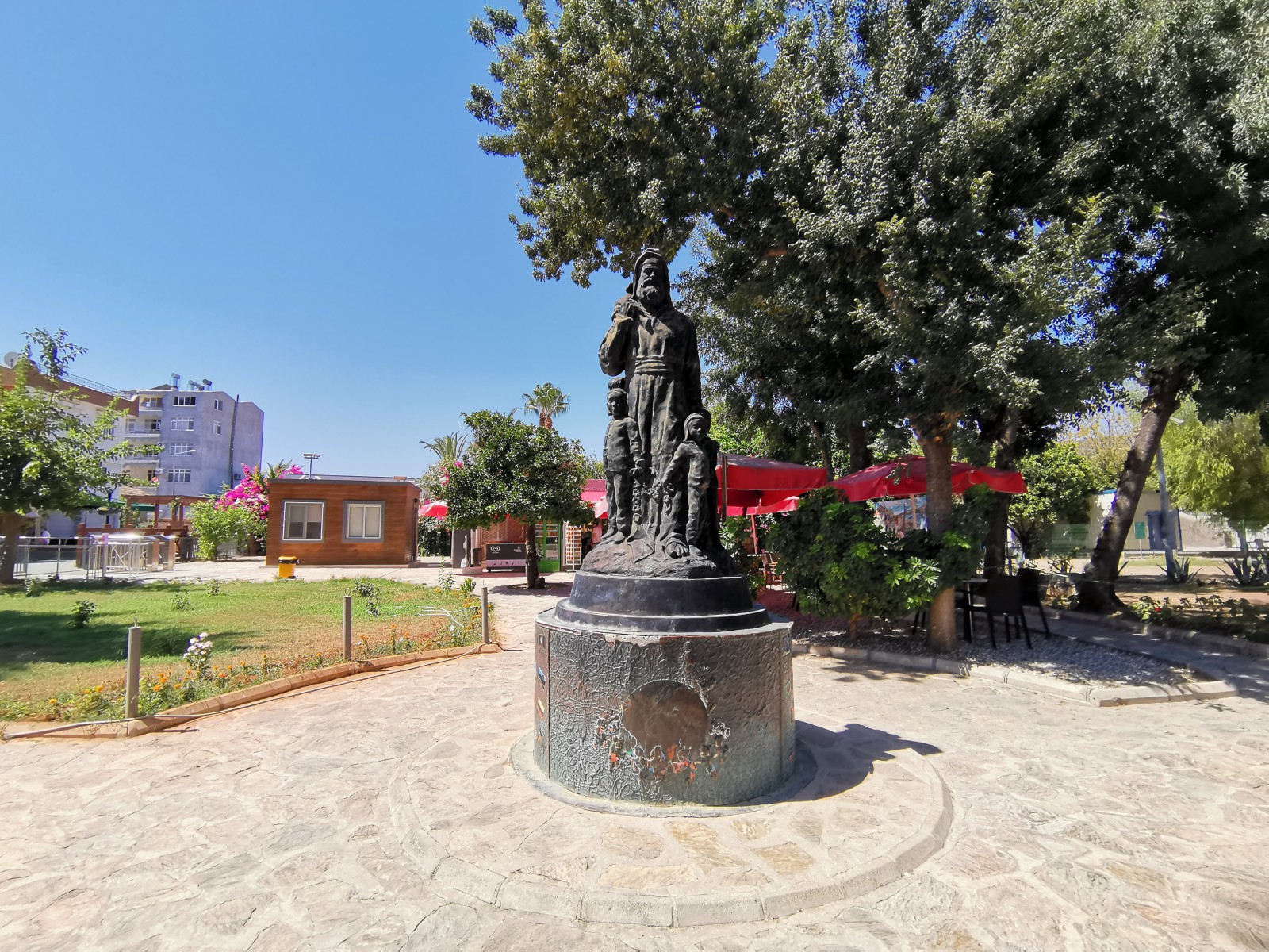 При входе в Церковь Святого Николая, © Алексеев Олег