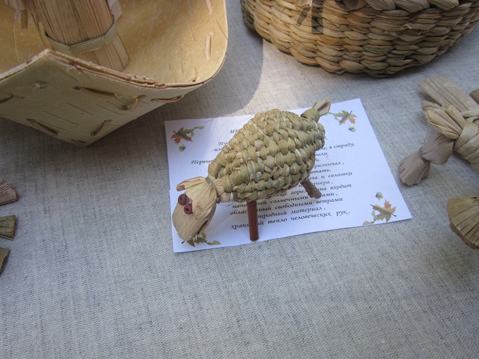 Овечка из рогоза. © Г.Цыганкова