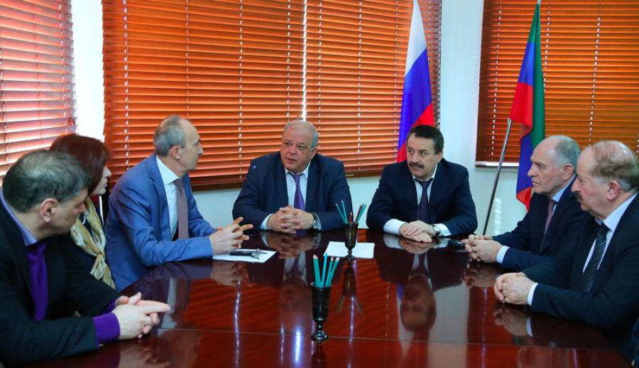 Коллективу Министерства по туризму и народным художественным промыслам РД представлен руководитель вновь созданного ведомства