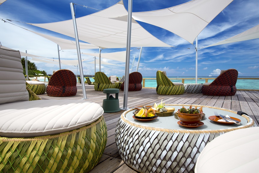 Апрельские развлечения в Velassaru Maldives