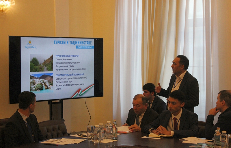 С презентацией выступил Джамшед Юсупов, © Веденьев Е.