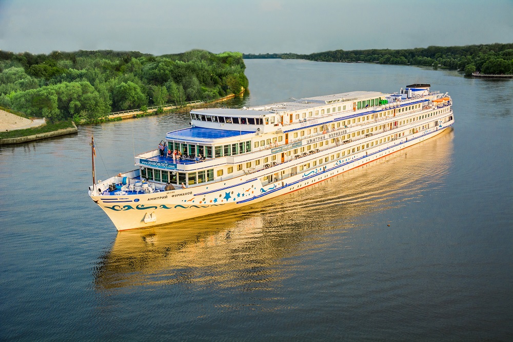 Теплоход «Дмитрий Фурманов»
