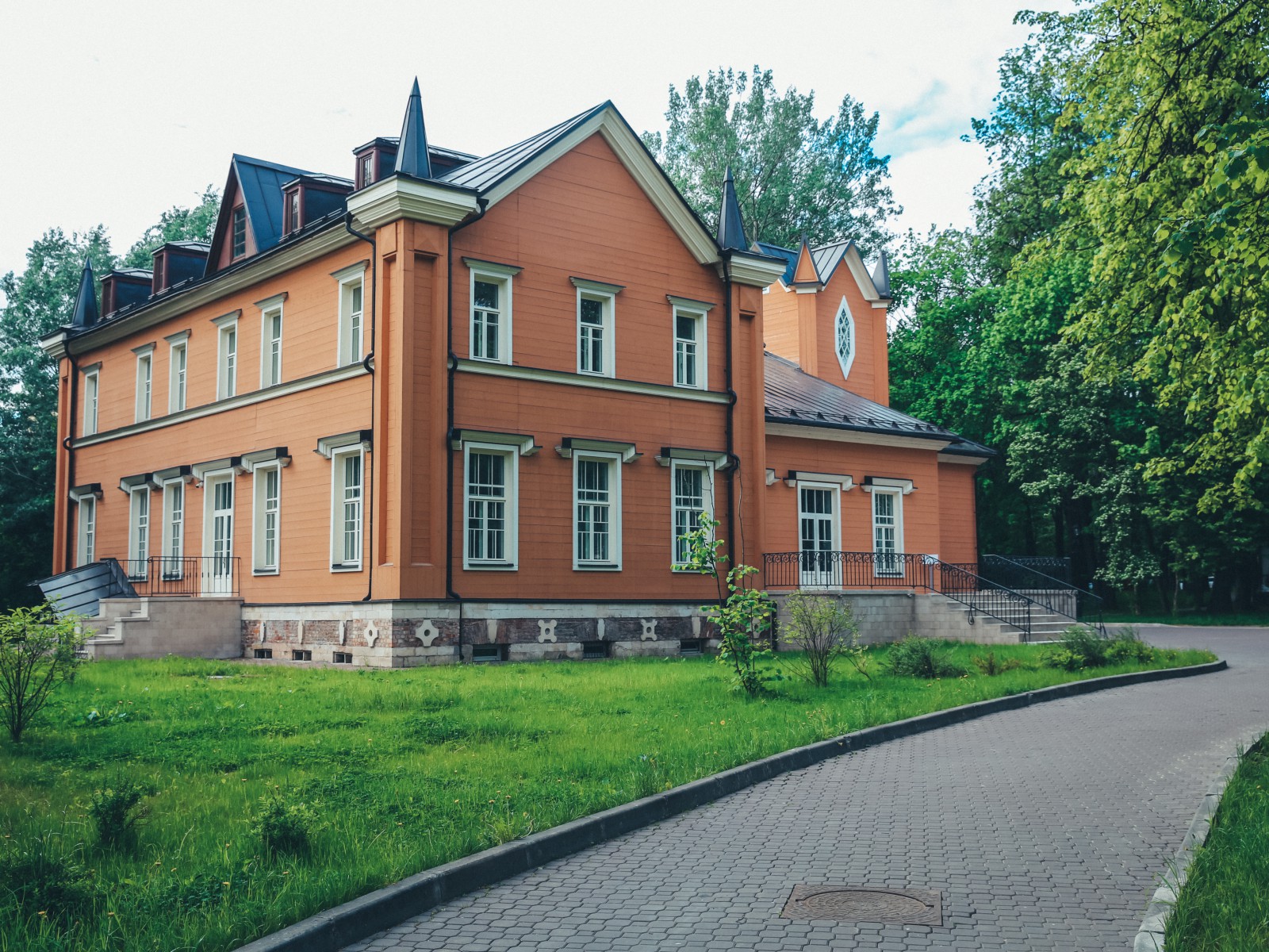 Здания сохранившейся усадьбы Тимохово-Салазкино, © Федор Юрин