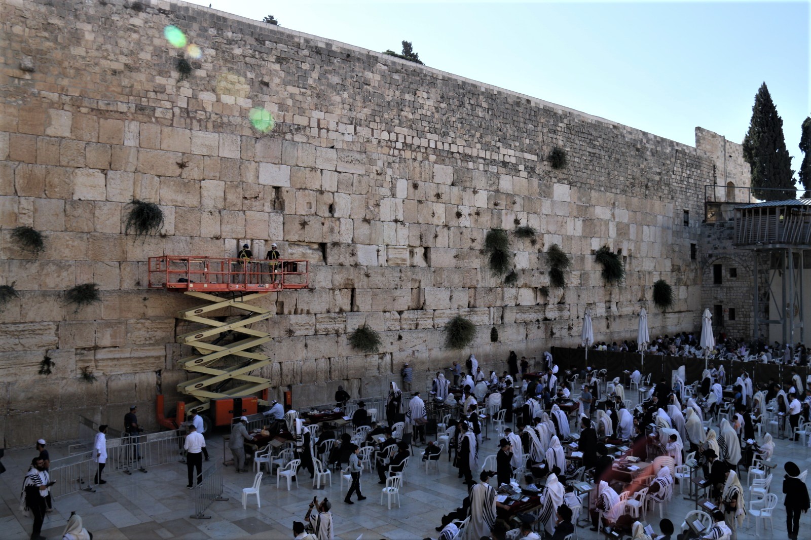 Осмотр камней Стены Плача, © Фонд наследия Стены Плача